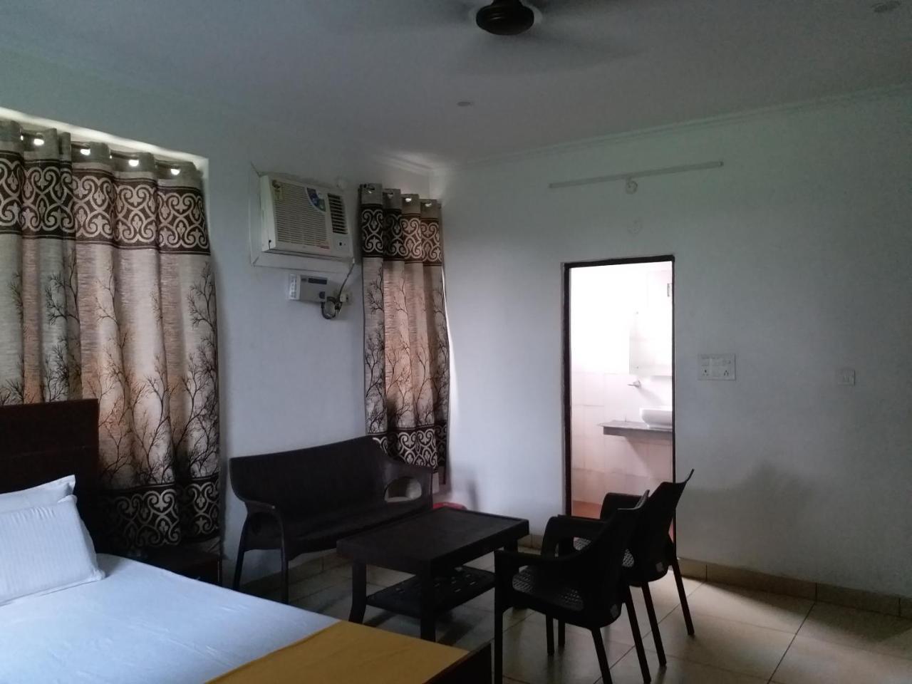 Krishna Hansraj Hotel Una  Екстер'єр фото