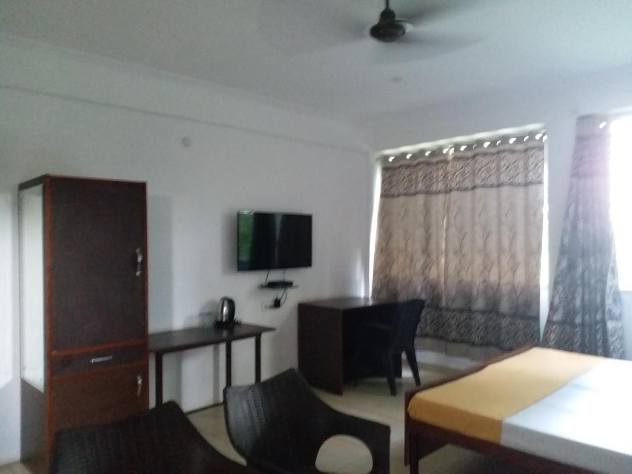 Krishna Hansraj Hotel Una  Екстер'єр фото