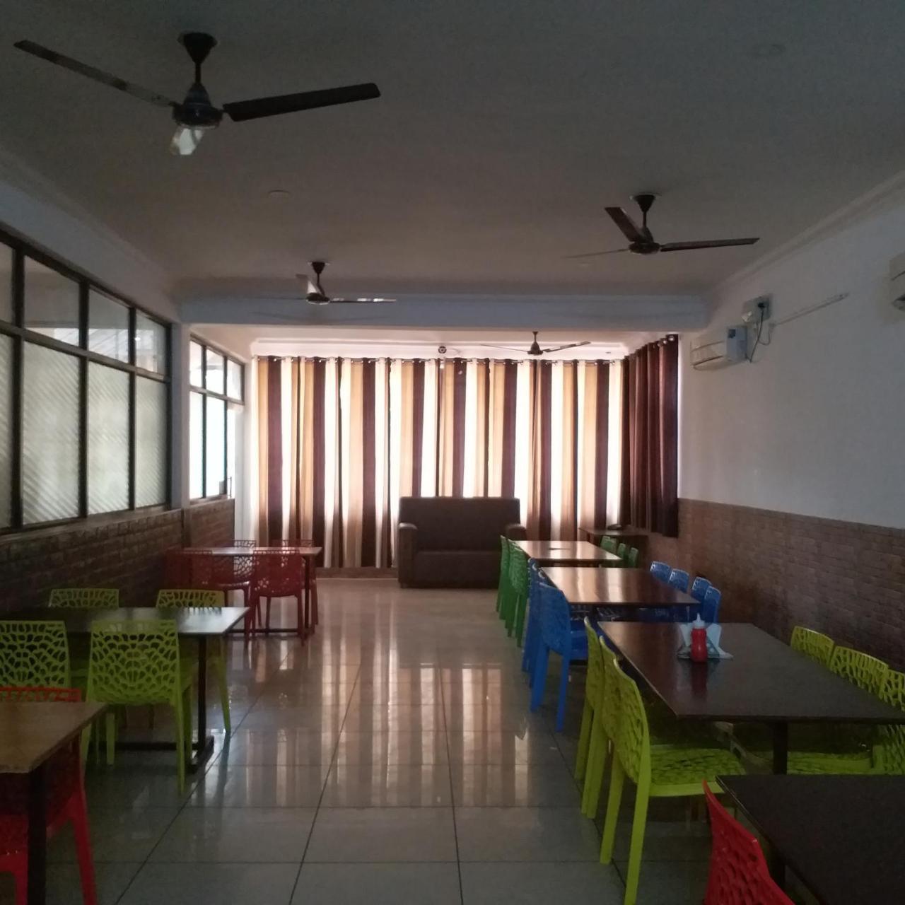 Krishna Hansraj Hotel Una  Екстер'єр фото
